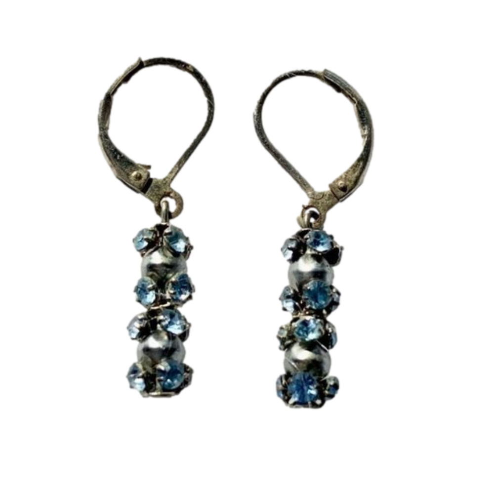 🍭6/$30 jewel drop earrings on a silver tone clasp